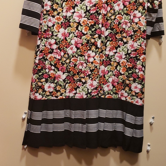 Violet b. Dress - Picture 3 of 6